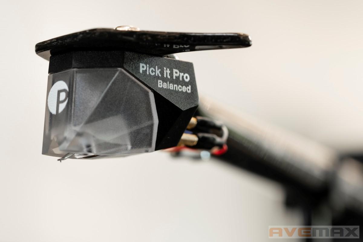 Pro-Ject X1 B s přenoskou Pick It PRO Balanced (Černý lak)