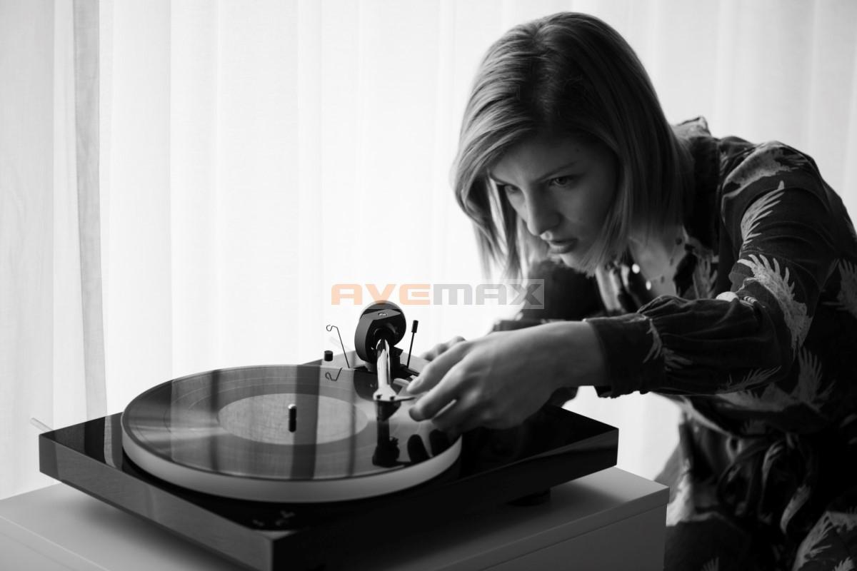 Pro-Ject X1 B white + Pick It S2 MM