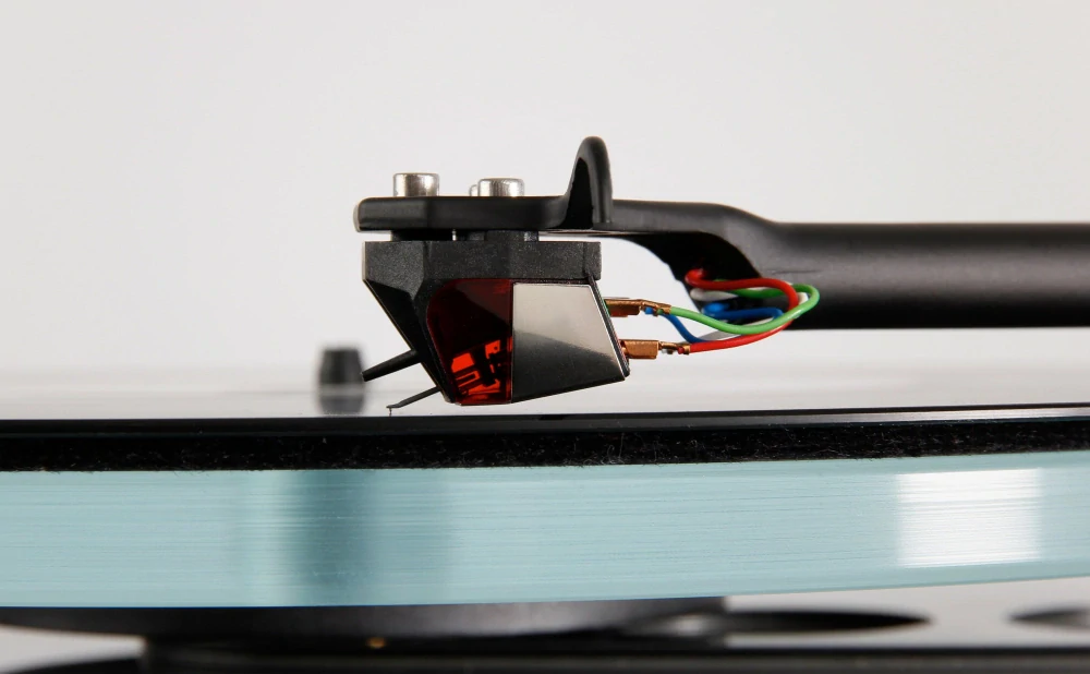 Rega Planar 3 + Nd3 MM (červený lesk)